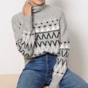 Evereve Gray and Black Geometric Turtleneck Sweater